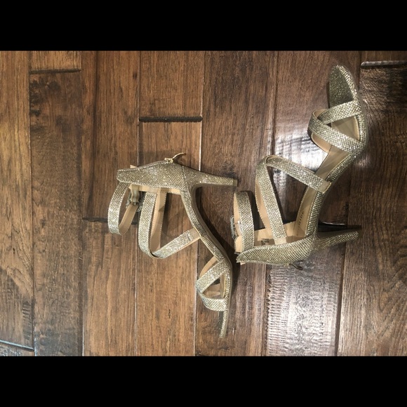 Like new dress sandal very elegant - Picture 2 of 2